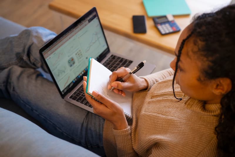 Une créatrice de contenus web